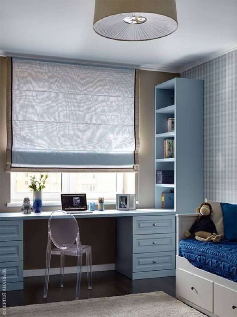 21. Decoração com papel de parede xadrez para quarto planejado com escritório – Foto: AD Russia