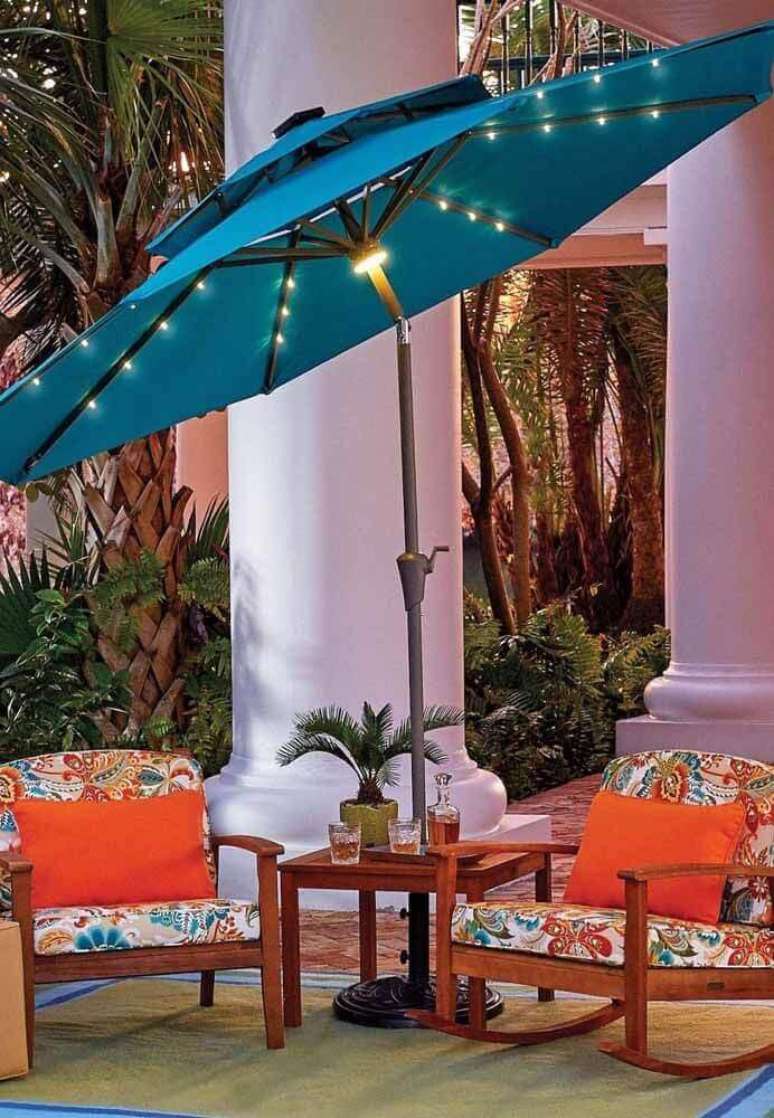 44. Guarda sol para piscina com iluminação por dentro – Foto Pinterest