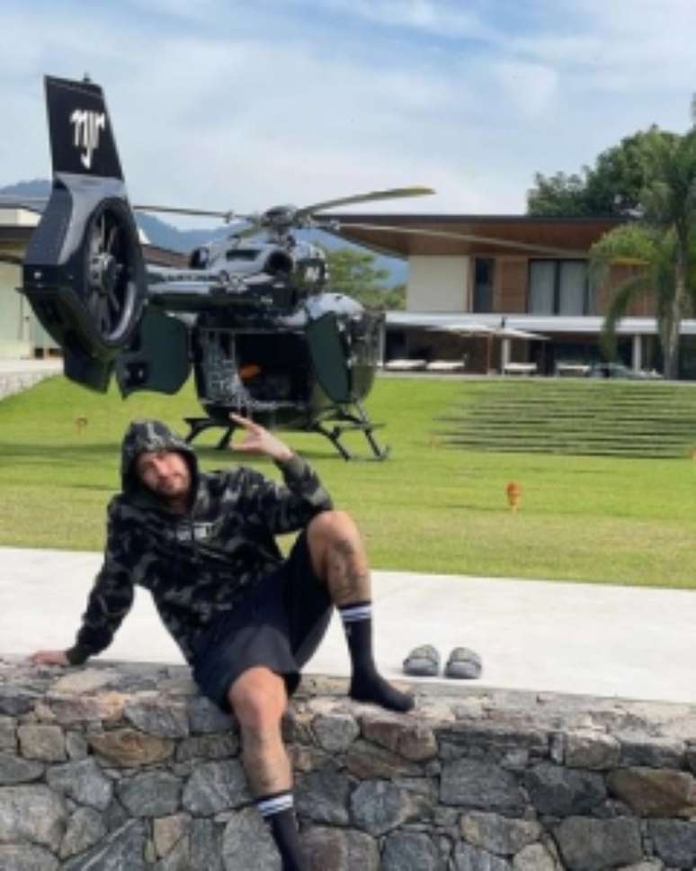 Helicóptero de Neymar na mansão do craque no Rio (Foto: Reprodução/Redes sociais)