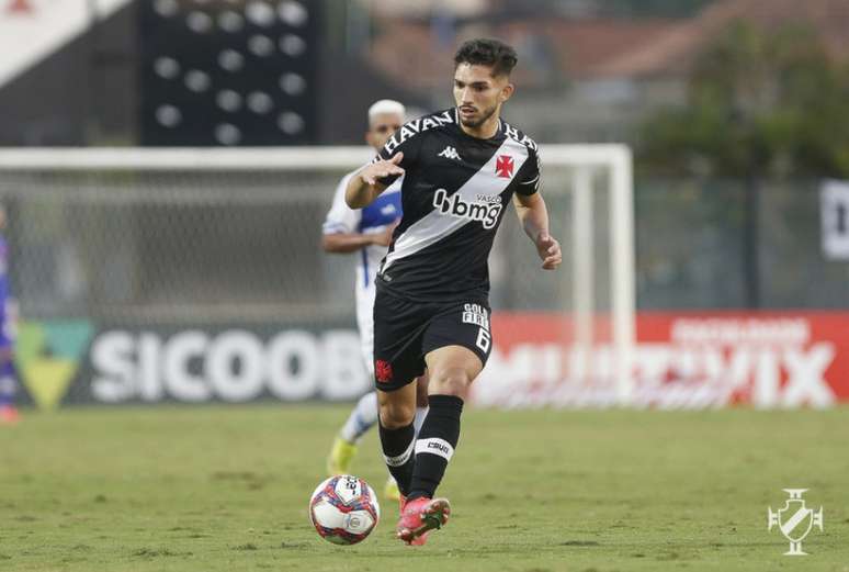 Andrey sofreu um estiramento no tendão fibular durante o aquecimento e foi vetado (Rafael Ribeiro/Vasco)