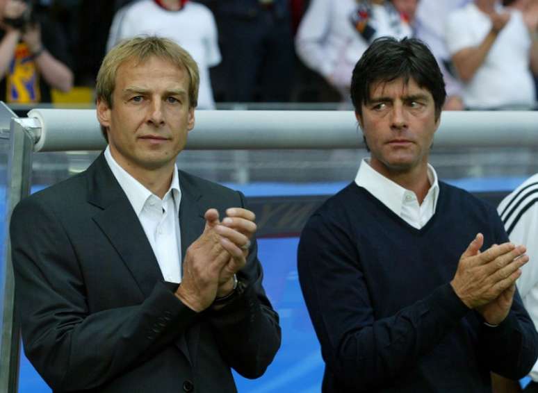 Jurgen Klinsmann (esquerda) foi antecessor de Joachim Löw na seleção bávara (Foto: MARCUS BRANDT / AFP)