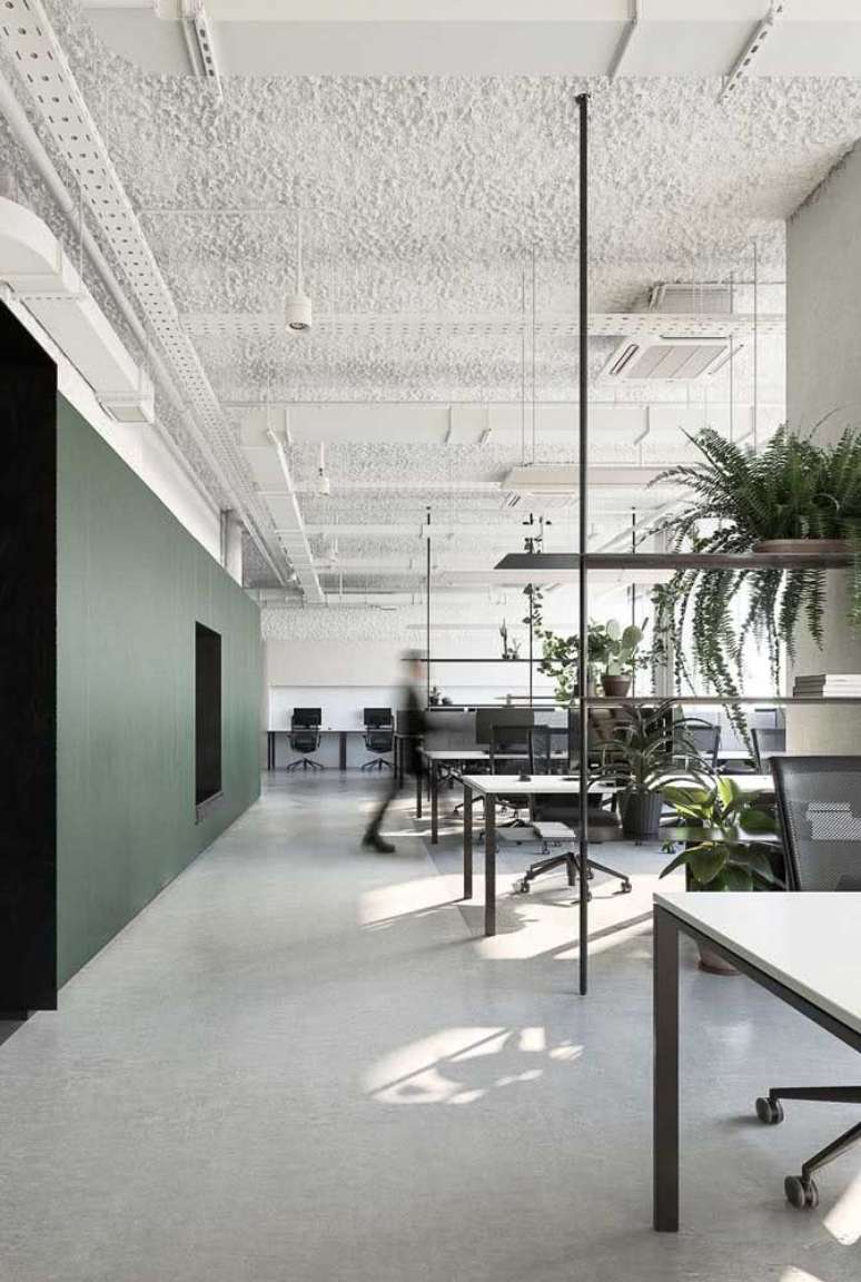 25. Divis&oacute;rias para escrit&oacute;rio com mesa branca &ndash; Foto Pinterest