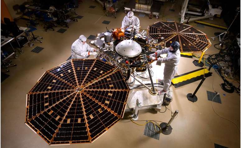 A sonda InSight foi lançada em 2018, pousando em Marte em novembro do mesmo ano