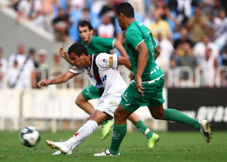 Em 2009, Vasco e Guarani disputaram a Série B e subiram juntos (Foto: Julio Cesar Guimaraes/Lancepress!)