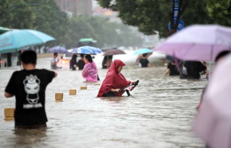 Província de Henan vem sofrendo com fortes chuvas desde o dia 16/7