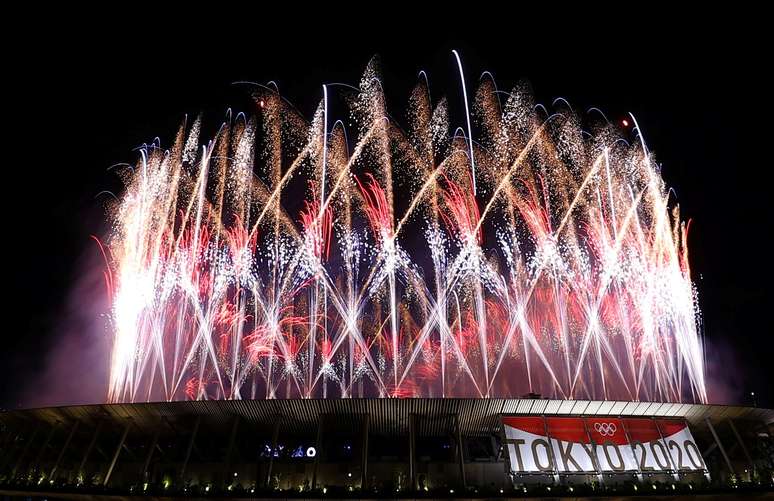 A queima de fogos foi vista de fora do Estádio Olímpico