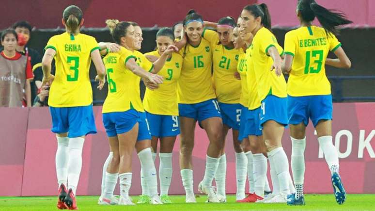 Seleção Brasileira feminina pode garantir a vaga para as quartas de final neste sábado (Foto: KOHEI CHIBAGARA/AFP)