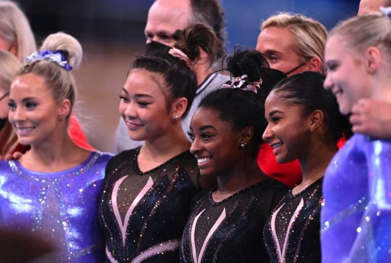 Biles lidera a equipe de gin&aacute;stica feminina dos EUA em T&oacute;quio