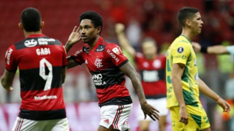 Vitinho marcou dois gols no jogo de volta contra o Defensa y Justicia (Foto: ADRIANO MACHADO / POOL / AFP)