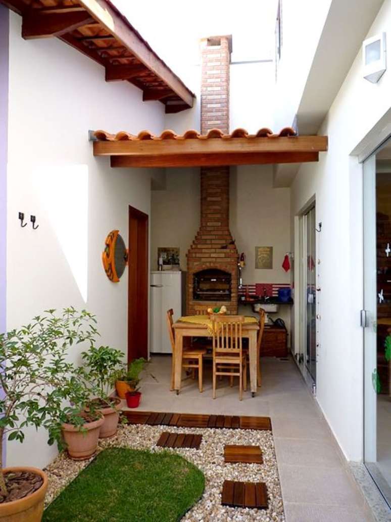 37. Quintal pequeno com churrasqueira&nbsp; &ndash; Foto HF Urbanismo