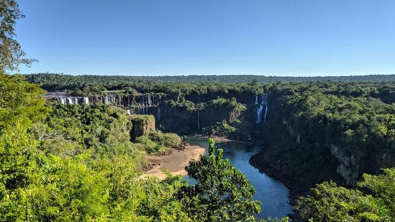 As Cataratas do Iguaçu foram impactadas pela baixa vazão dos rios na Bacia do Paraná