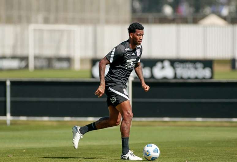 Gil acredita que reforços irão ajudar, mas pede calma na cobrança (Foto: Rodrigo Coca/Ag. Corinthians)