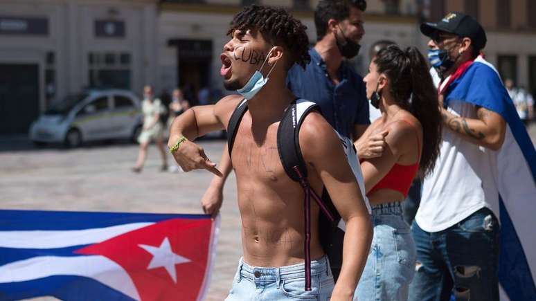 Os protestos em massa parecem ter se acalmado em Cuba, mas agora muitas famílias vivem com a incerteza sobre as prisões de pessoas durante as mobilizações.