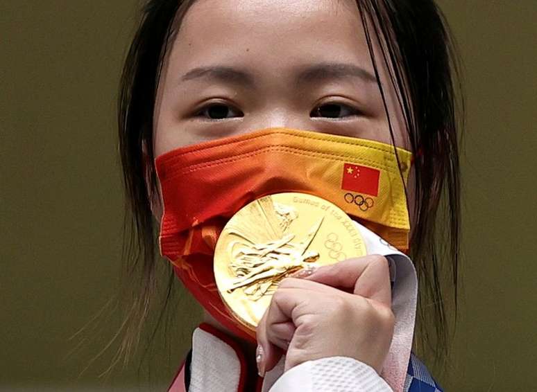 Atiradora chinesa Yang Qian, ganhadora da medalha de ouro em Tóquio
24/07/2021
REUTERS/Ann Wang