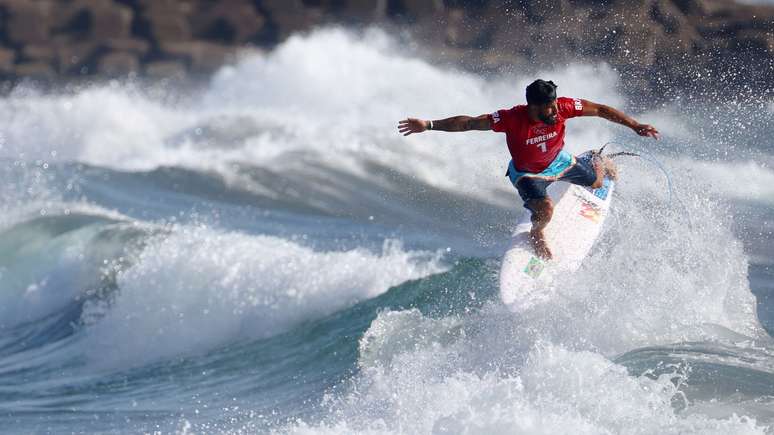 Ítalo Ferreira avança às oitavas do surfe na Olimpíada