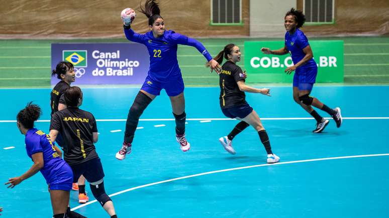 Jogadoras da Seleção feminina entram em quadra neste sábado Divulgação/Confederação Brasileira de Handebol