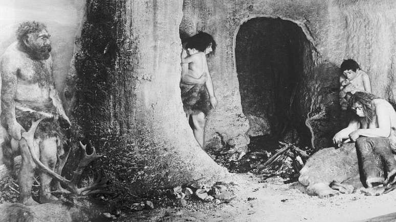 Que papéis as crianças desempenhavam nos grupos de neandertal?