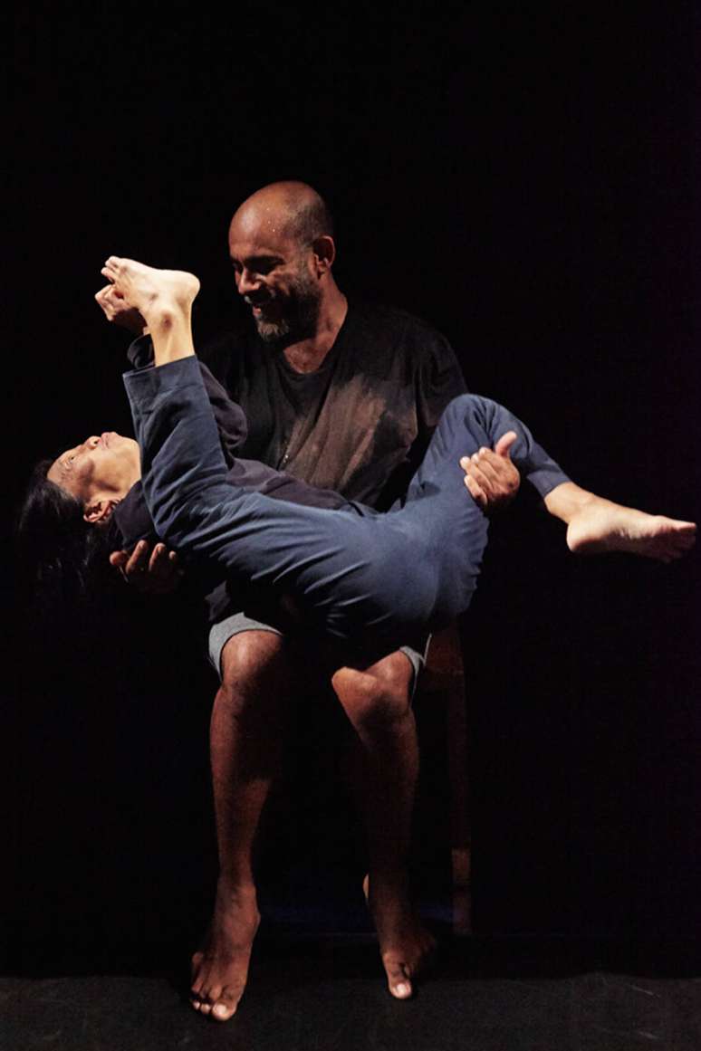 Cena do espet&aacute;culo 'Sem Palavras', da Companhia Brasileira de Teatro