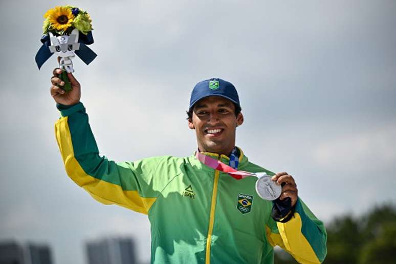 Kelvin Hoefler conquistou a medalha de prata nos Jogos Olímpicos de Tóquio (FOTO: Jeff PACHOUD / AFP)