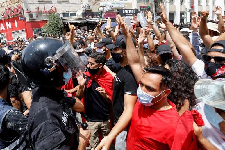 Protesto contra o governo em Túnis
25/07/2021
REUTERS/Zoubeir Souissi