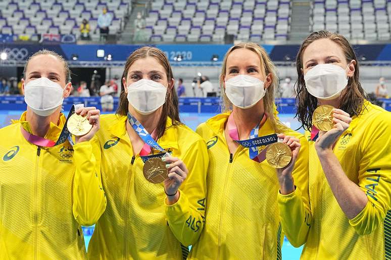 Equipe australiana que faturou o ouro na prova feminina dos 4x100m livre e ainda estabeleceu novo recorde mundial