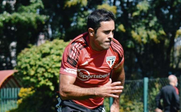 Eder durante treino do São Paulo (Foto: Erico Leonan / saopaulofc)