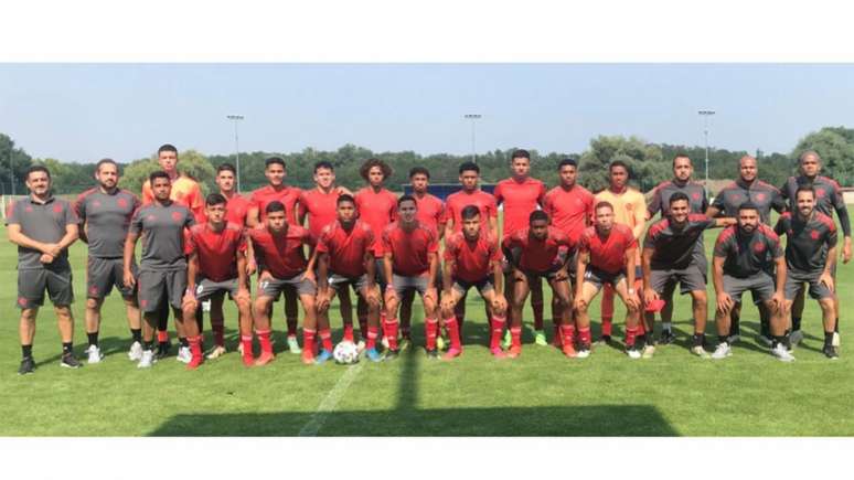 Equipe do Flamengo sub-16 que atuou nesta segunda (Foto: Divulgação / CRF)