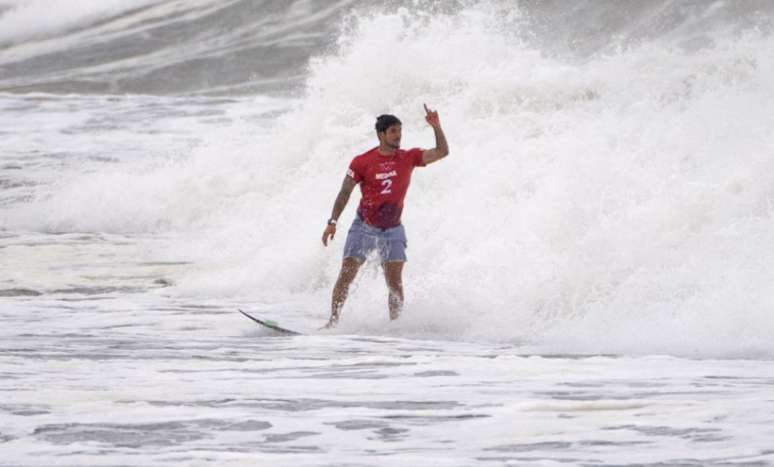 Gabriel Medina fez disputa acirrada com o australiano Julian Wilson (Foto: Olivier MORIN/AFP)