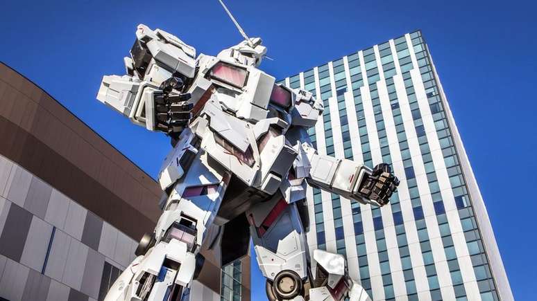 Um robô Gundam gigante no distrito de Odaiba, em Tóquio