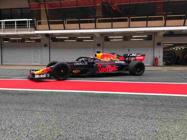 Albon voltou a acelerar um carro de F1 após cinco meses, em teste de pneus da Pirelli 