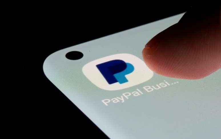 Ícone de aplicativo do PayPal em celular 
13/07/2021
REUTERS/Dado Ruvic