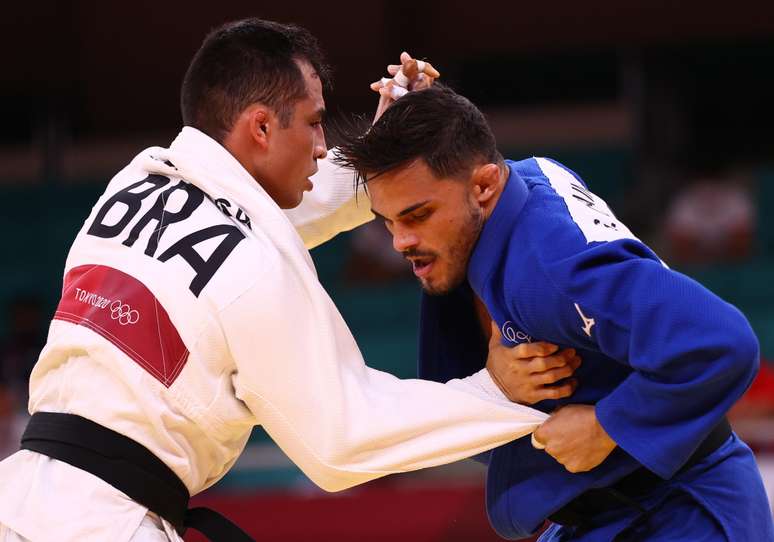 Na primeira rodada do judô até 73kg, Eduardo Katsushiro parou no francês Guillaume Chaine.