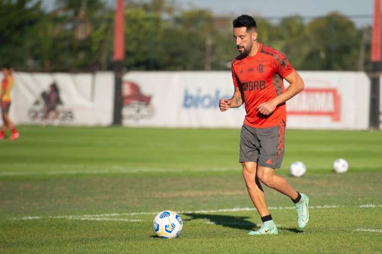 Isla realizou trabalho com preparadores no Ninho do Urubu (Foto: Alexandre Vidal/Flamengo)