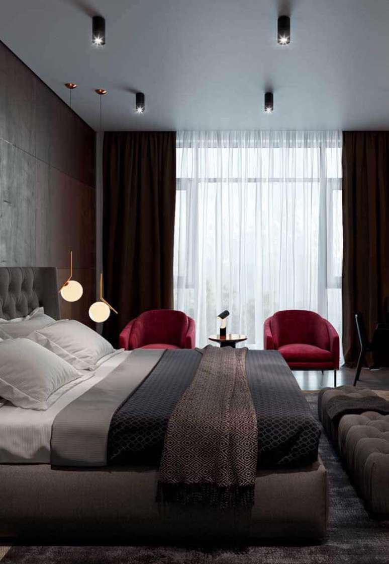 8. Poltrona vermelha para decoração de quarto cinza moderno – Foto: Home Fashion Trend