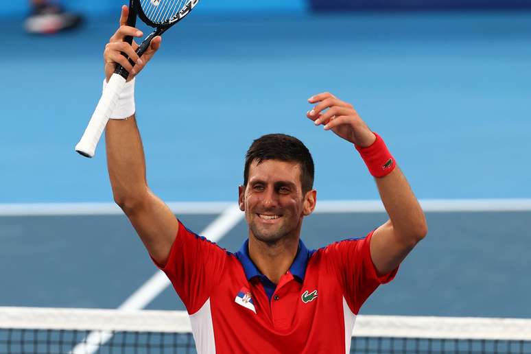 Djokovic comemora ao vencer Jan-Lennard Struff nesta segunda-feira em Tóquio Mike Segar/Reuters