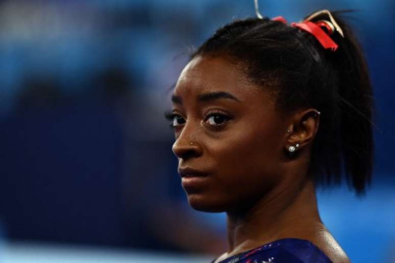 Simone Biles é substituída por outra americana na final por equipes da ginástica artística (Foto: LOIC VENANCE / AFP)