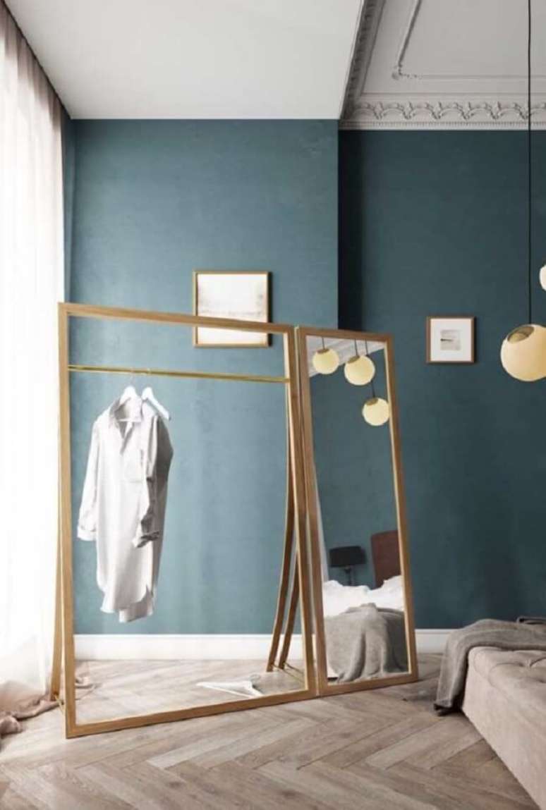 30. Arara de madeira para decora&ccedil;&atilde;o com espelho embutido. Fonte: Pinterest