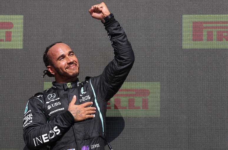 Hamilton vibra com a vitória no GP da Inglaterra 