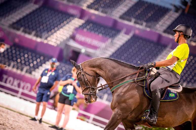 Marcelo Tosi com Genfly reconhecendo a arena Baji Koen. (Foto: Divulgação/Luis Ruas/Hipismo Brasil)