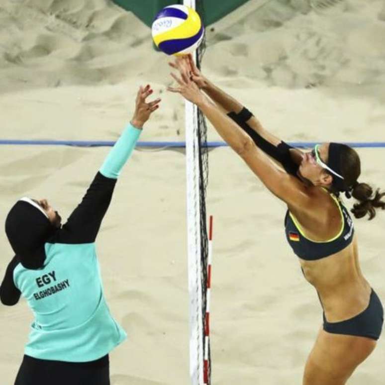 Partida entre a egípcia Doaa Elghobashy e a alemã Kira Walkenhorst na Olimpíada de 2016 gerou mais comentários sobre as ventimentas das atletas do que sobre o jogo em si