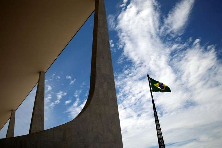 Bandeira do Brasil no Pal&aacute;cio do Planalto
08/01/2021 REUTERS/Adriano Machado