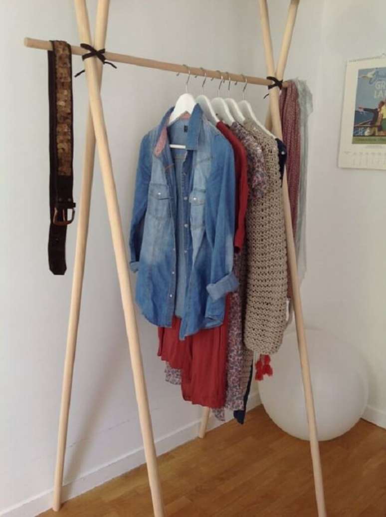 18. Arara cabideiro de madeira simples. Fonte: Pinterest