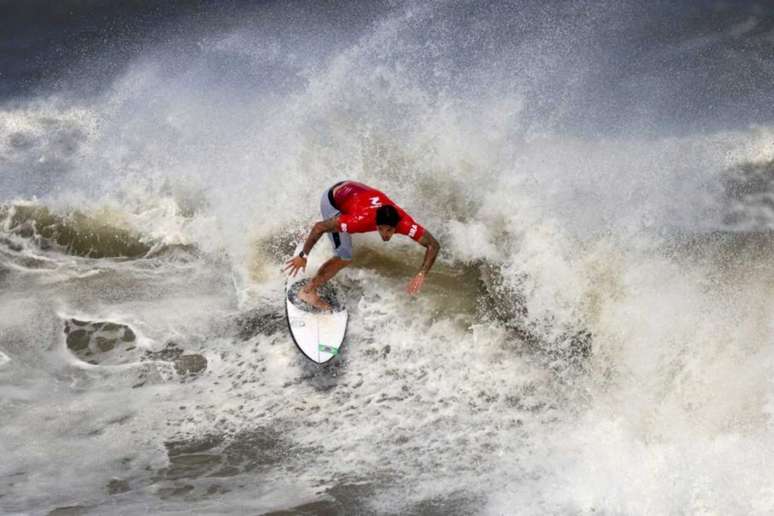Medina ficou apenas na quarta colocação no surfe na Olimpíada de Tóquio (Foto: AFP)