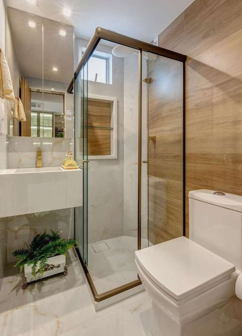 37. Porcelanato para banheiro marmorizado e amadeirado o contraste perfeito para um banheiro moderno com nicho embutido – Foto Pinterest