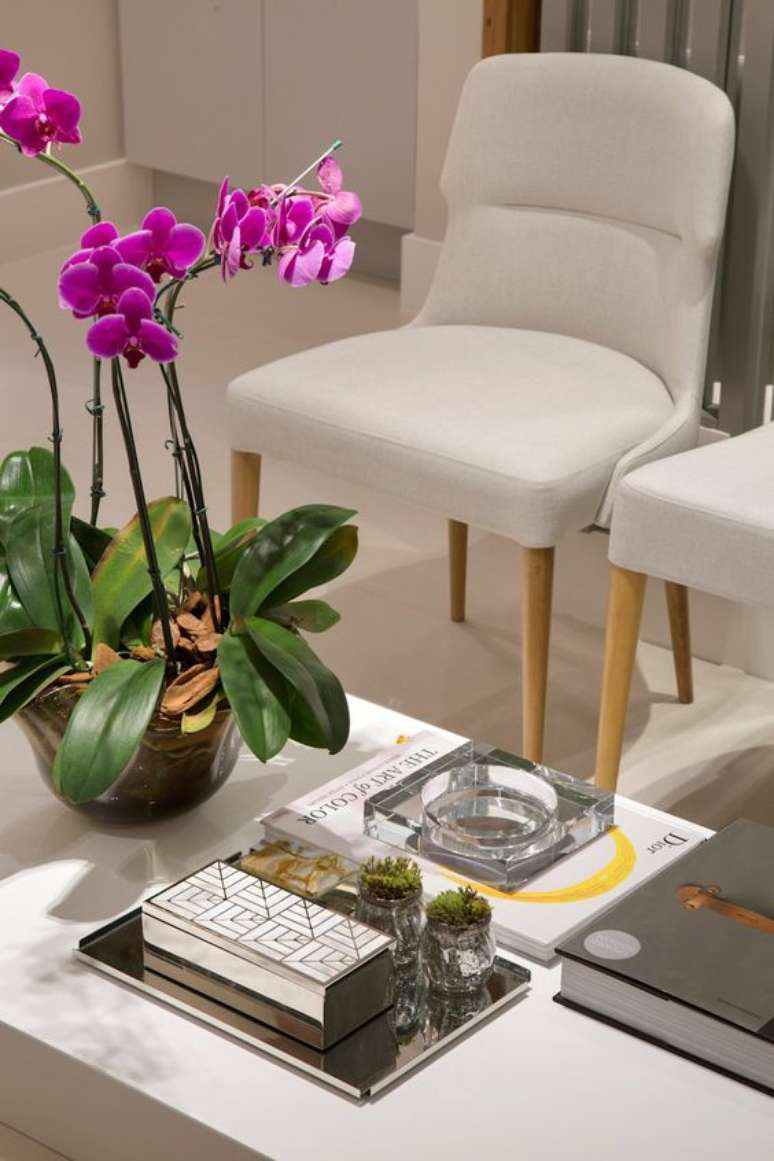 33. Mesa de centro decorada para sala de espera para cl&iacute;nica &ndash; Foto Homify