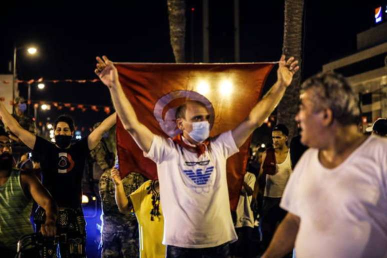 Apoiadores do presidente Kais Saied protestam em Túnis