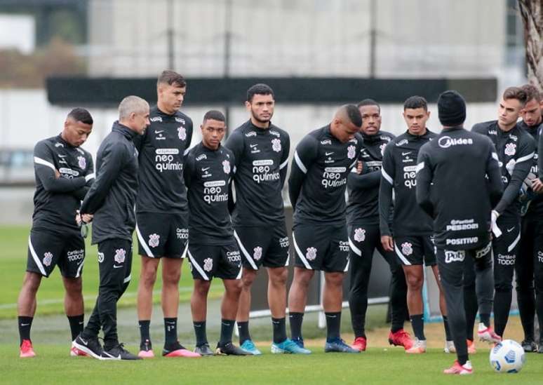 Sylvinho contou com nove atletas das categorias de base do Corinthians (Foto: Rodrigo Coca/Ag. Corinthians)