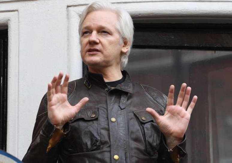 Julian Assange passou sete anos refugiado na Embaixada do Equador em Londres