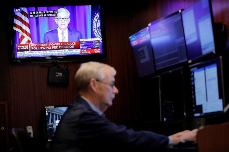 Tela na Bolsa de Nova York mostra entrevista do presidente do Federal Reserve, Jerome Powell, após comunicado de política monetária
28/07/2021 
REUTERS/Andrew Kelly