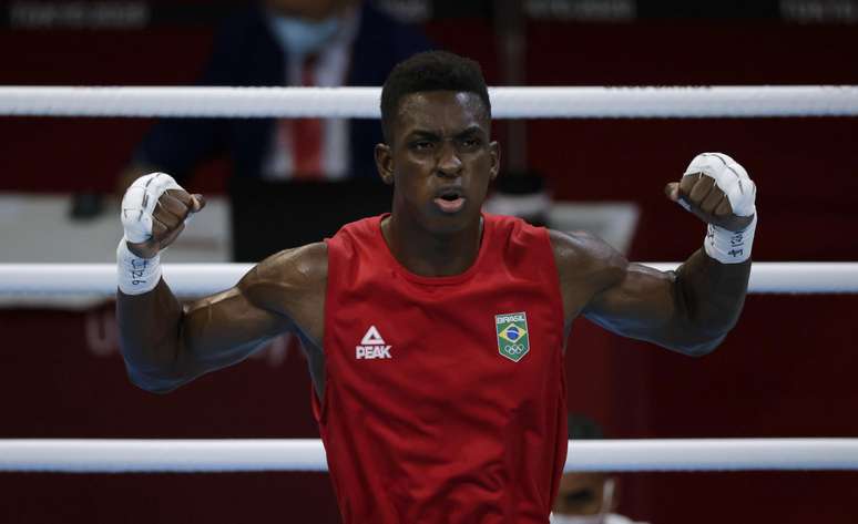 Keno Machado comemora vitória na sua luta de estreia no boxe da Olimpíada